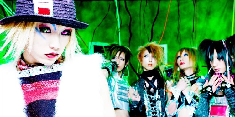 Lolita23q (少女-ロリヰタ-23区) group photo for REAL MONITOR Naibu