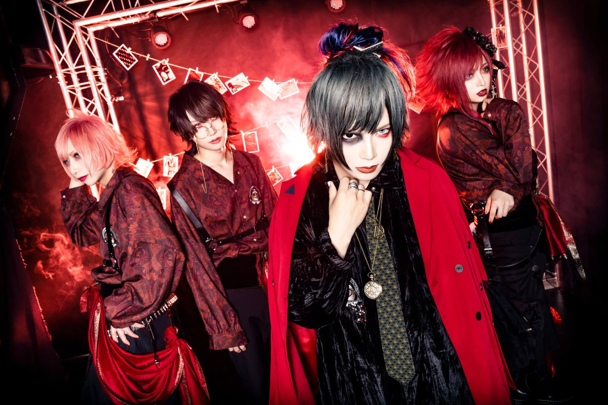 i.D.A new single: “Dramatic Children” & new look